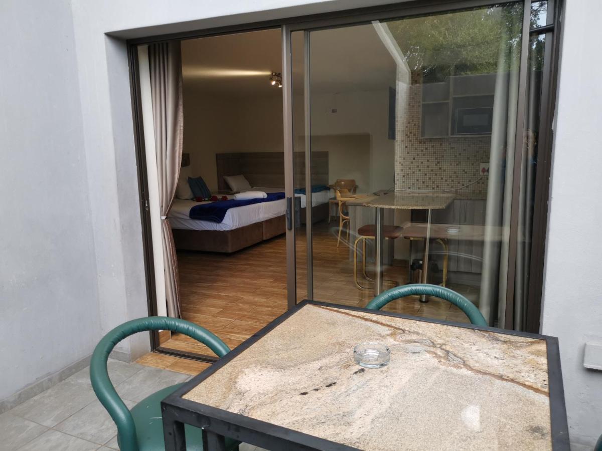 Aparthotel 50 Galena Affordable Luxury Roodepoort Exteriér fotografie